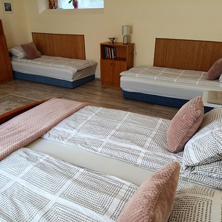 Cehmesterek Apartman 에게르 외부 사진