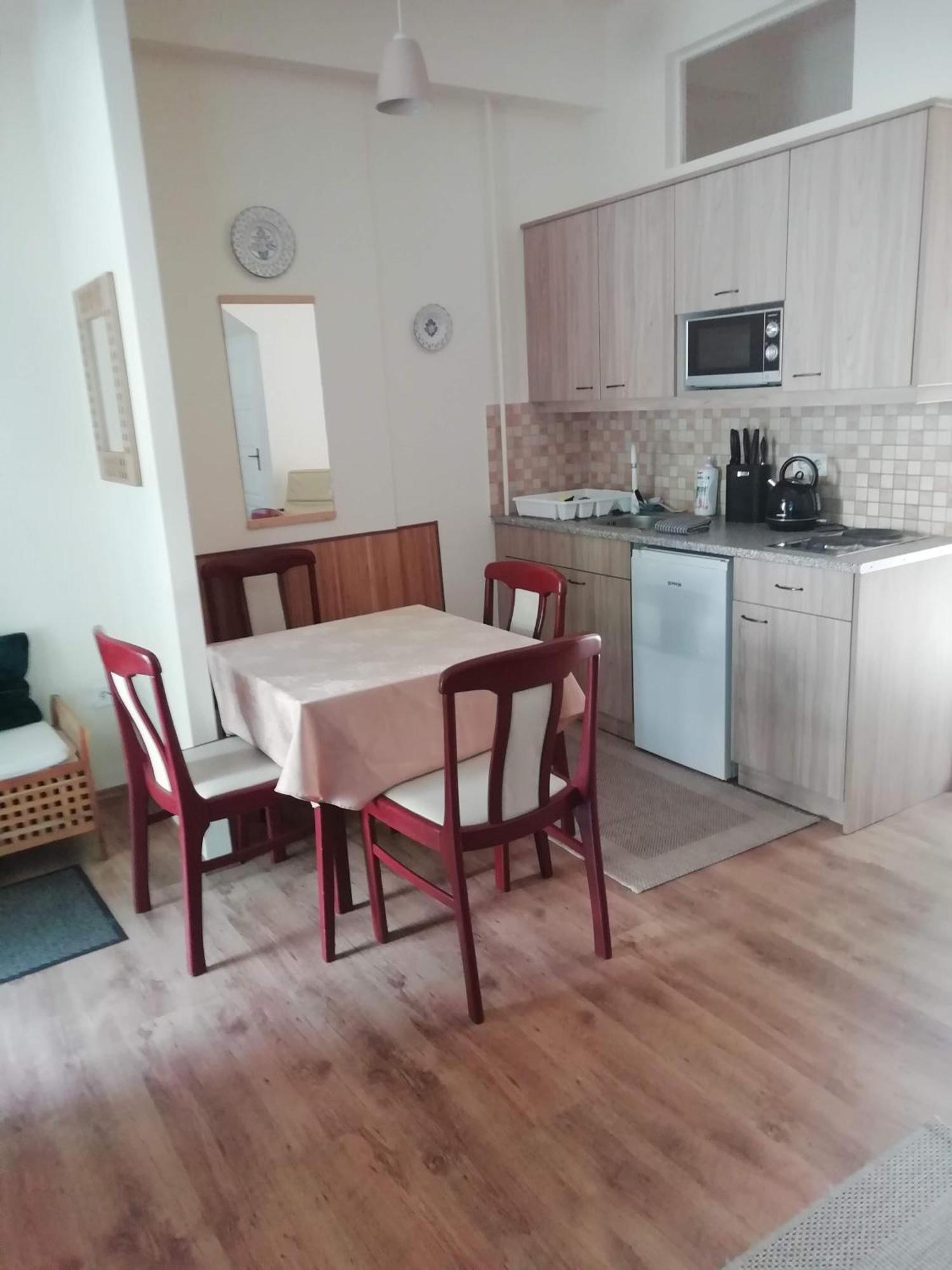 Cehmesterek Apartman 에게르 외부 사진