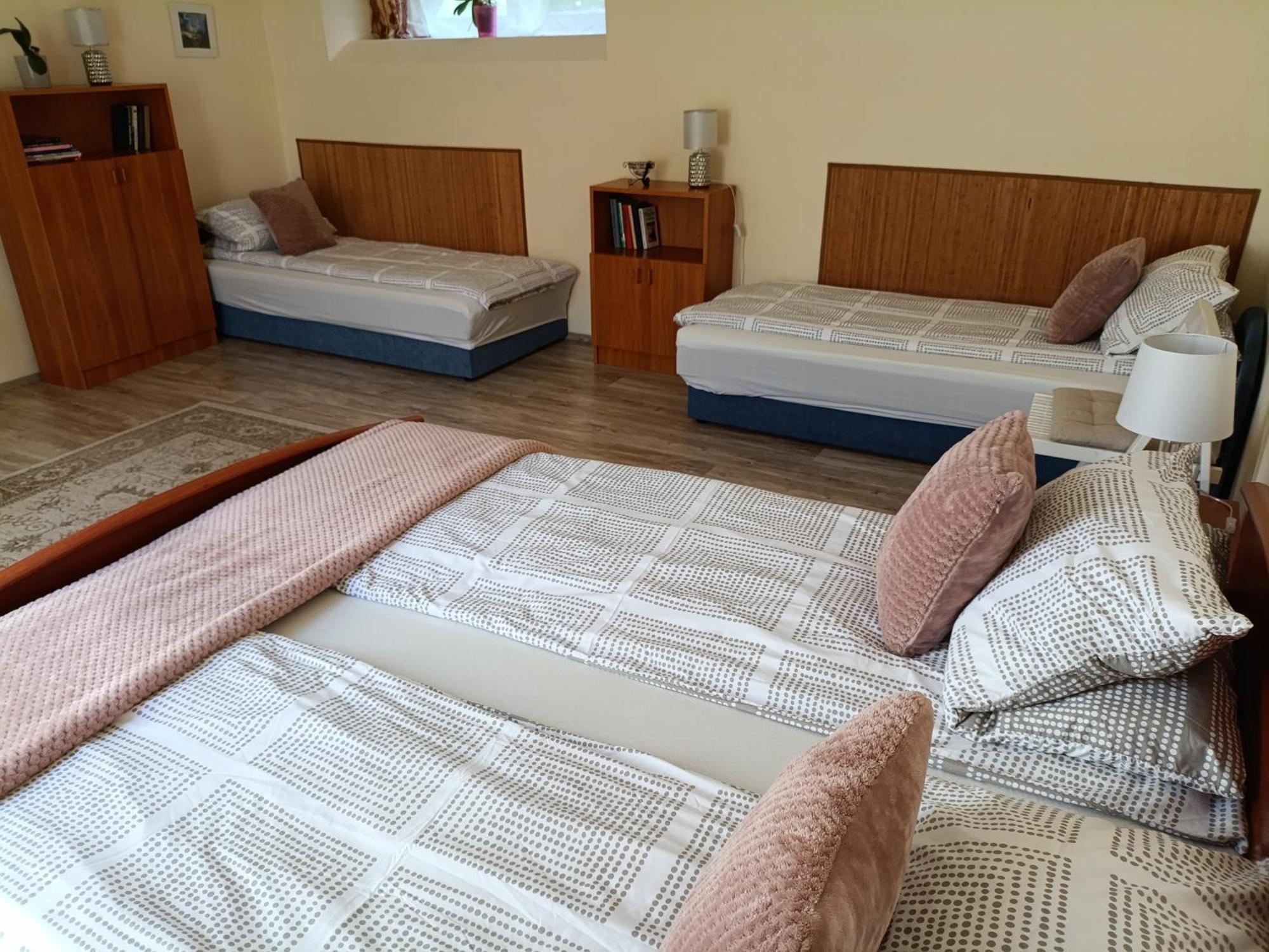 Cehmesterek Apartman 에게르 외부 사진